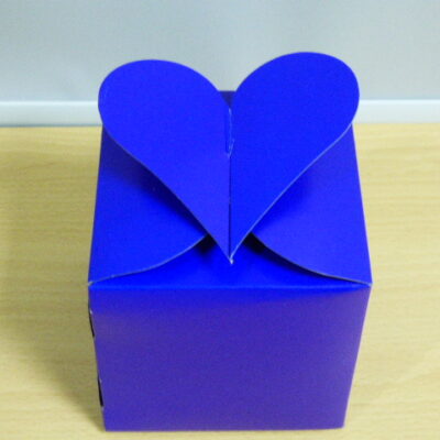 CAJA CIERRE CORAZON 10X10X10 AZUL