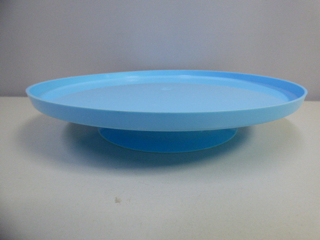 BANDEJA CON PIE REDONDA PLASTICA 26CM CELESTE P