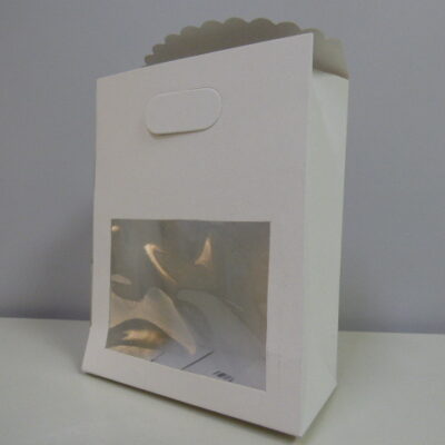 CAJA BOLSITA CARTON BLANCA CON VISOR