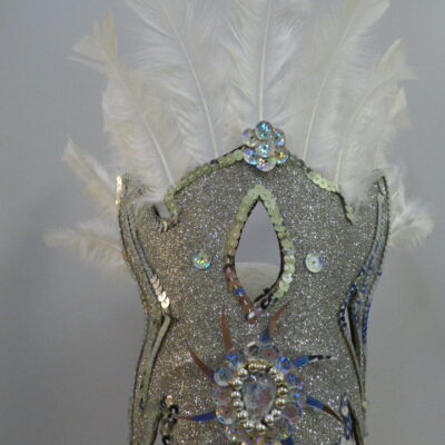 TOCADO MARIPOSA CON PLUMAS