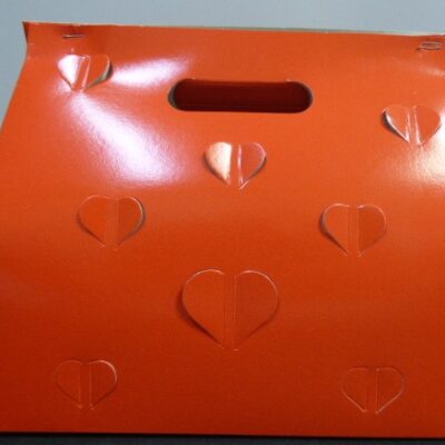 CAJA CORAZONES 3D ROJA 17X20CM