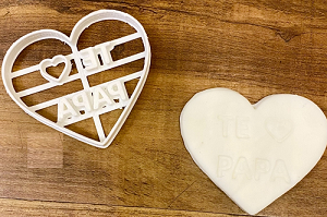 CORTANTE MARCADOR PLAST. CORAZON TE AMO PAPA X1