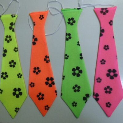 CORBATA IMPRESA CON FLORES X1