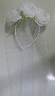 VINCHA DE ROSAS CON TUL BLANCA