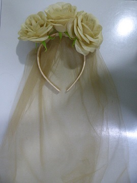 VINCHA DE ROSAS CON TUL CHAMPAGNE