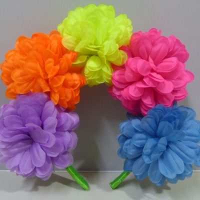 VINCHA DE CRISANTEMOS MULTICOLOR