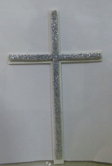 ADORNO PLASTICO CRUZ PLATA BASE BCA 10X6CM