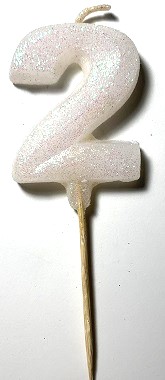 VELA NUMERO GIBRE BISELADA CON PALITO BLANCO 2