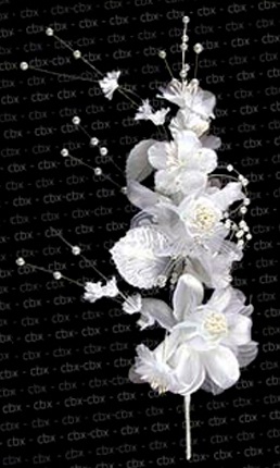 TOCADO FLORES BLANCAS Y PERLAS 1102