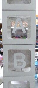 CAJA CUBO CON VISOR Y APLIQUE 20X20X20