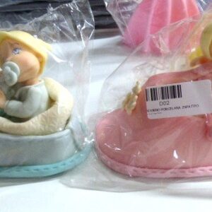 ADORNO PORCELANA ZAPATITO CON BEBE