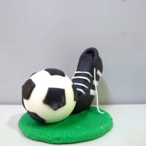 ADORNO PORCELANA PELOTA CON BOTIN