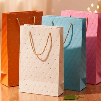 BOLSA DE REGALO 26X32 CM STAMPING CAPITONE