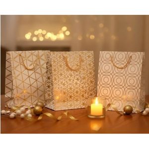 BOLSA DE REGALO 18X24 CM BLANCA FIGURAS DORADAS