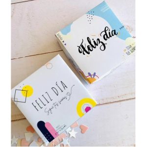 CAJA COOKIE FELIZ DIA 10,5X10,5X3 CM