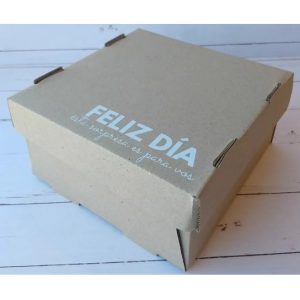 CAJA KRAFT FELIZ DIA 18,5 X 19,5 X 9,3 CM